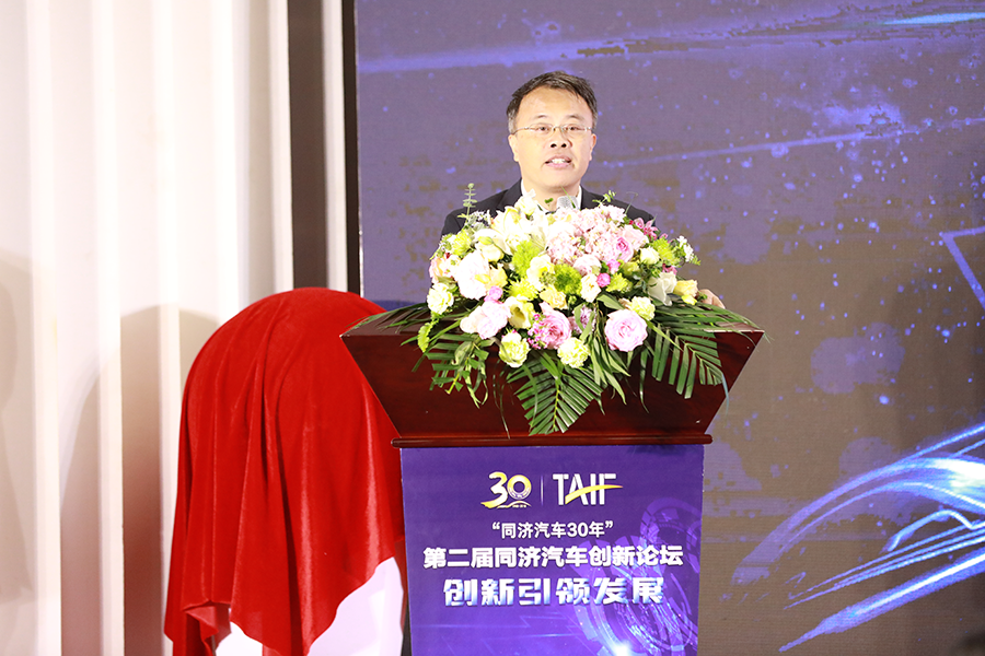 疯情书库
校长助理余卓平 